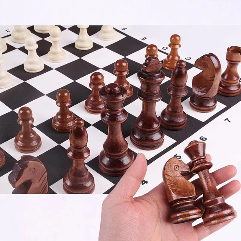 32 ピース木製チェスキング高さ 110 ミリメートルゲーム - Magnetic Travel Chess のレビューと価格