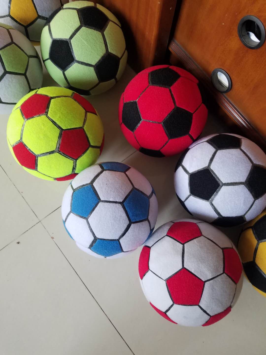 カスタマイズ可能なインフレータブルフットボールダーツボードゲ - Board Game Football のレビューと価格